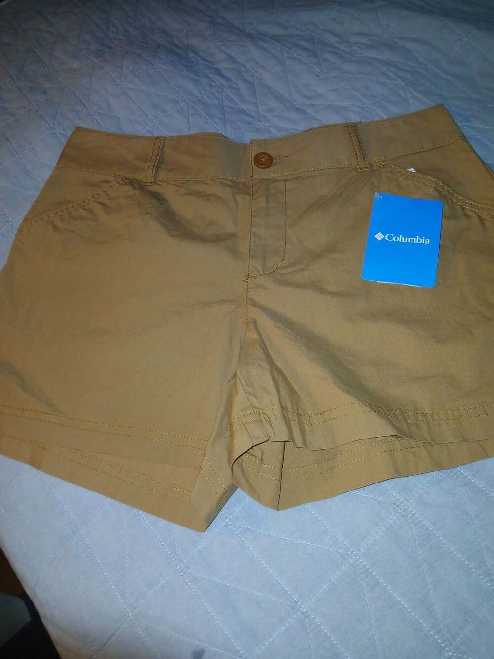 Columbia Women's Size 6 Regular Fit Tan Shorts